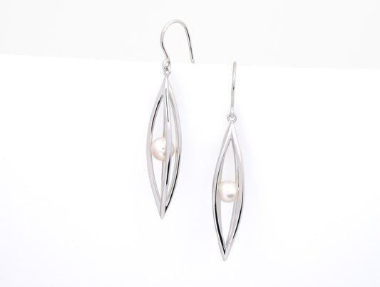 Pearl earrings in sterling silver by Joryel Vera, style E9342