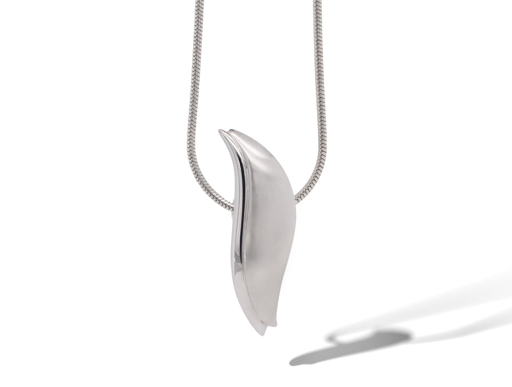 Sterling silver pendant by Joryel Vera, style P2511
