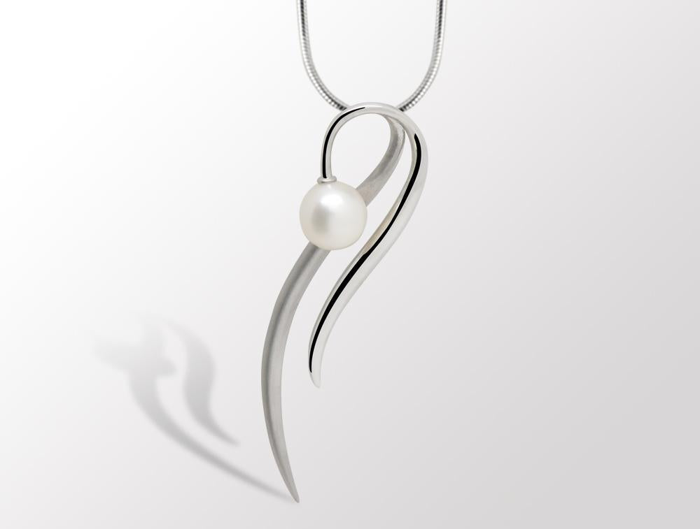 Pearl pendant in sterling silver, style P7343