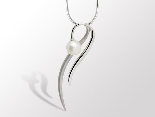 Pearl pendant in sterling silver, style P7343