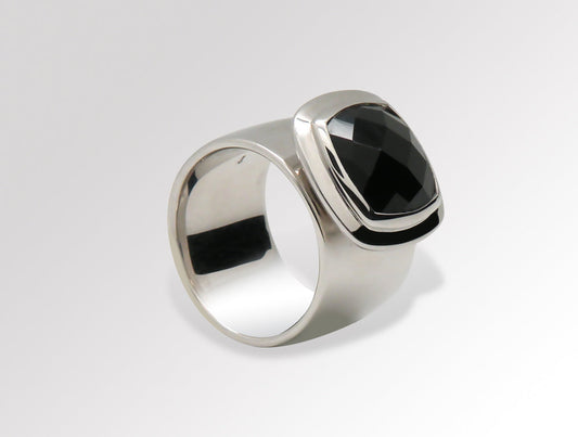 Black Onyx ring in sterling silver, style R3814