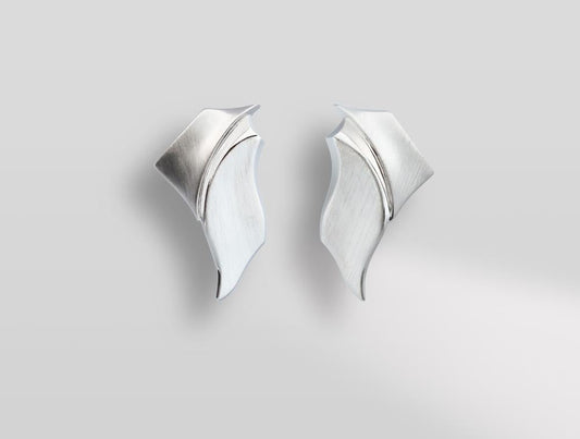 E2657 ARTISTIC POST EARRING - Charizzma