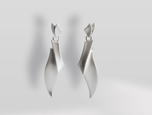 E2673 ARTISTIC HANGING EARRING - Charizzma