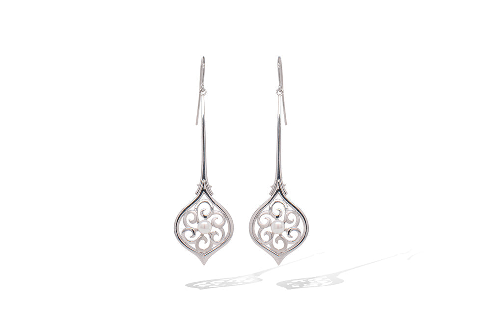 Pearl earrings in sterling silver by Joryel Vera, style E9957