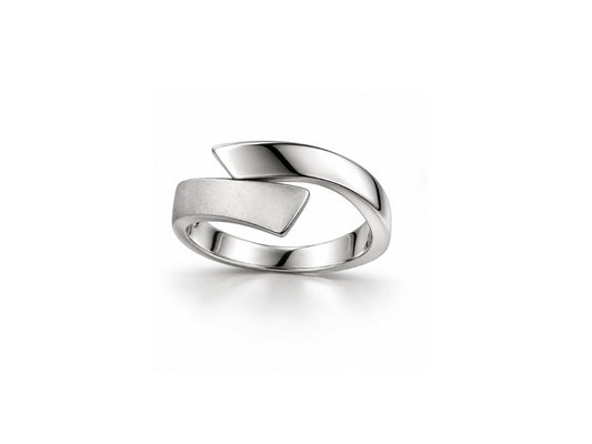 Classic Scandinavian Design Ring in 925 Sterling Silver | R3585
