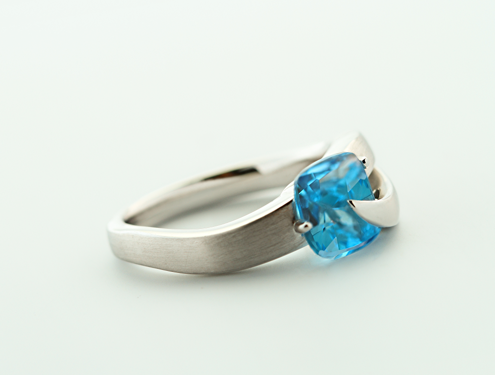 R5825 BLUE TOPAZ RING - Charizzma Jewelry