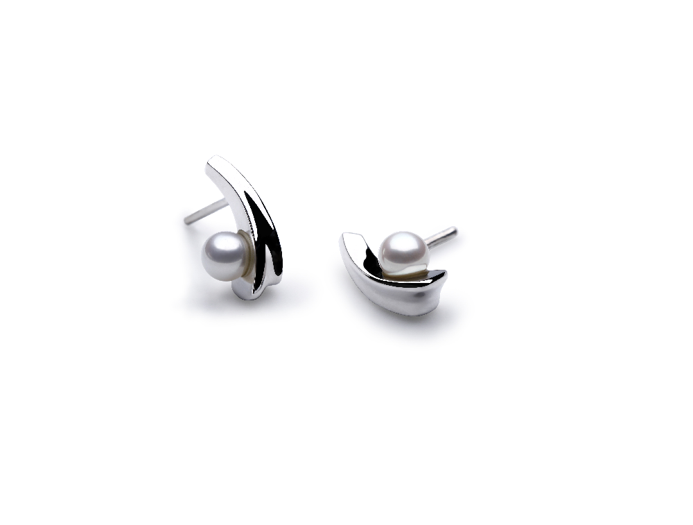 Pearl earrings in sterling silver, style E4310