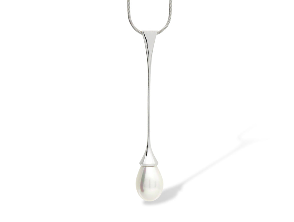 Pearl pendant in sterling silver, style P5839