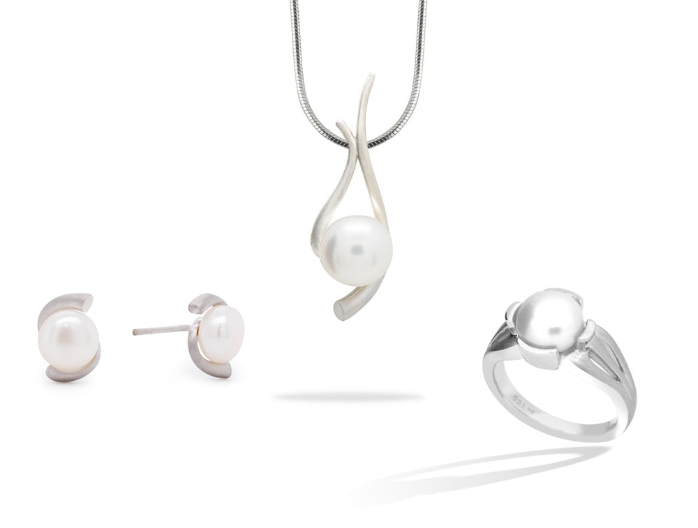 Pearl jewelry set in sterling silver, style SET525