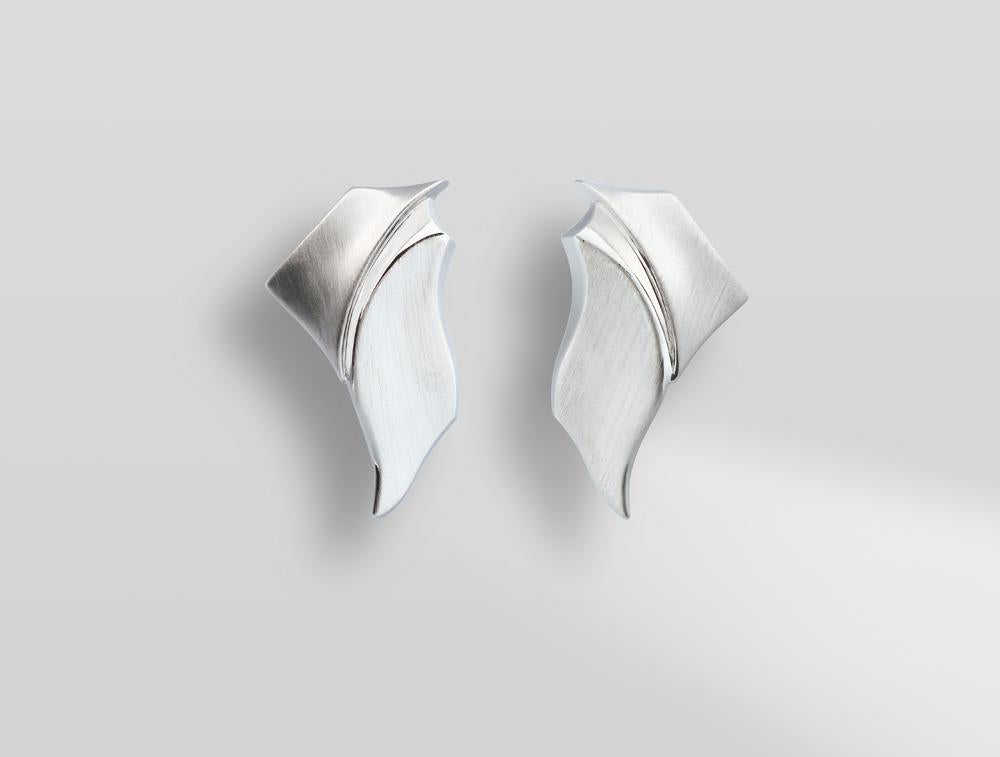 E2657 ARTISTIC POST EARRING - Charizzma