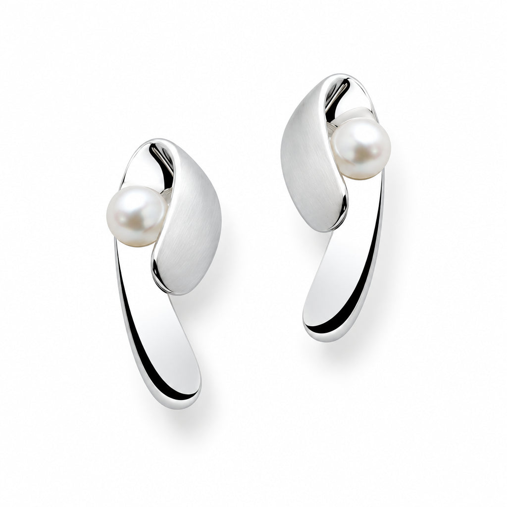 Cultured Pearl earrings in sterling silver, style E7364