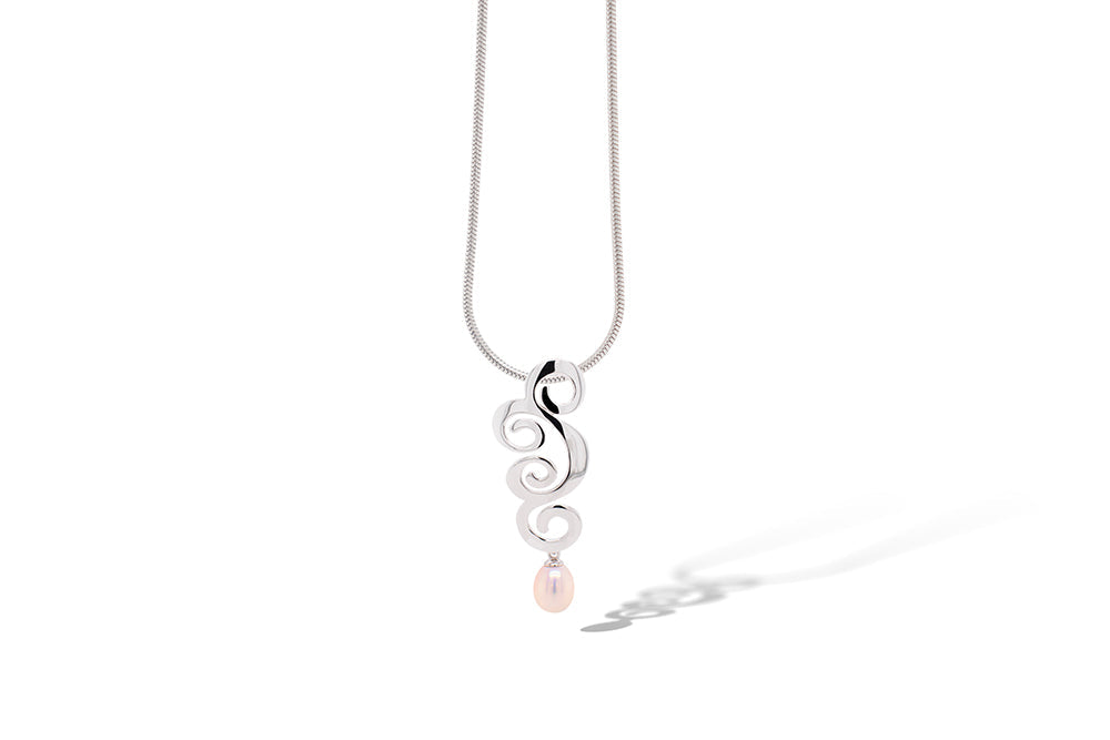 Pearl pendant in sterling silver, style P5026