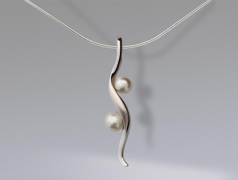 Pearl pendant in sterling silver by Joryel Vera, style P6716