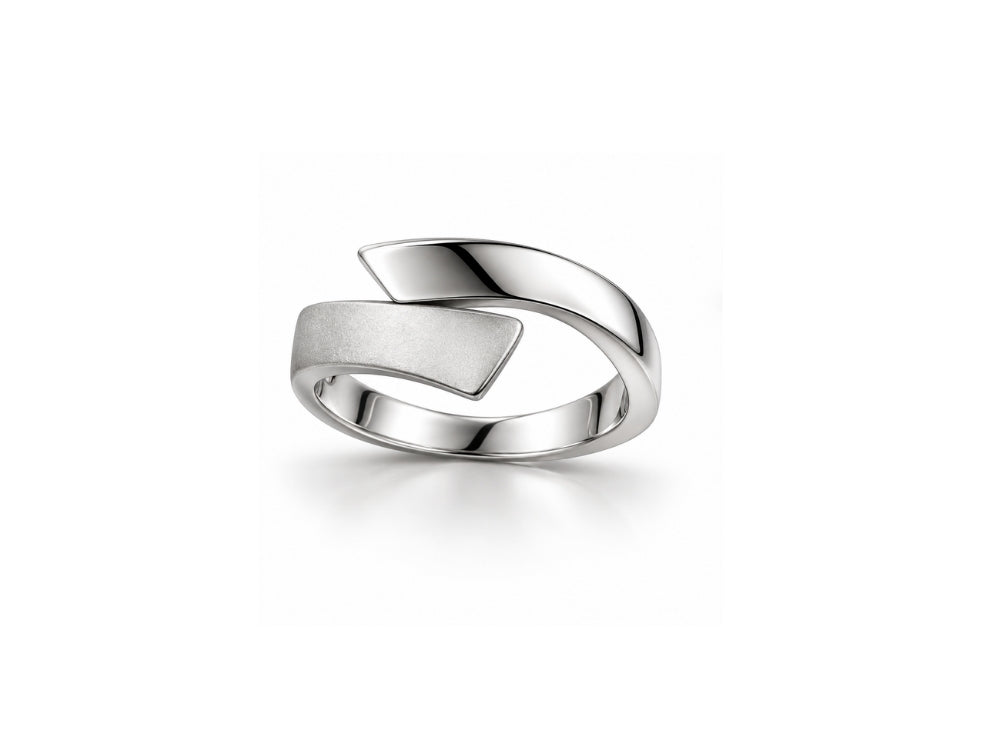 Classic Scandinavian Design Ring in 925 Sterling Silver | R3585