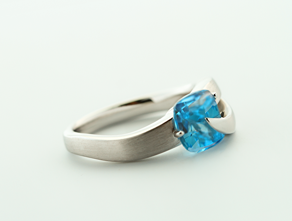 R5825  BLUE TOPAZ RING - Charizzma Jewelry