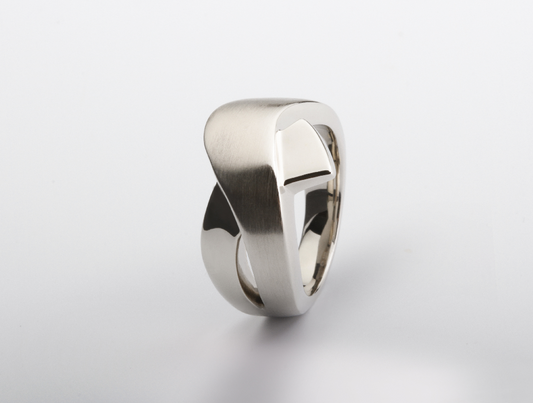 Sterling silver ring by Joryel Vera, style R5285