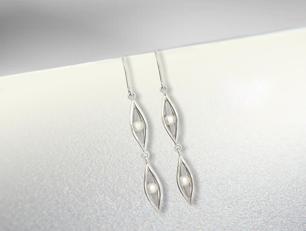 Pearl earrings in sterling silver by Joryel Vera, style E9339