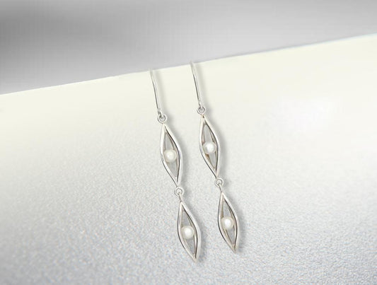 Pearl earrings in sterling silver by Joryel Vera, style E9339