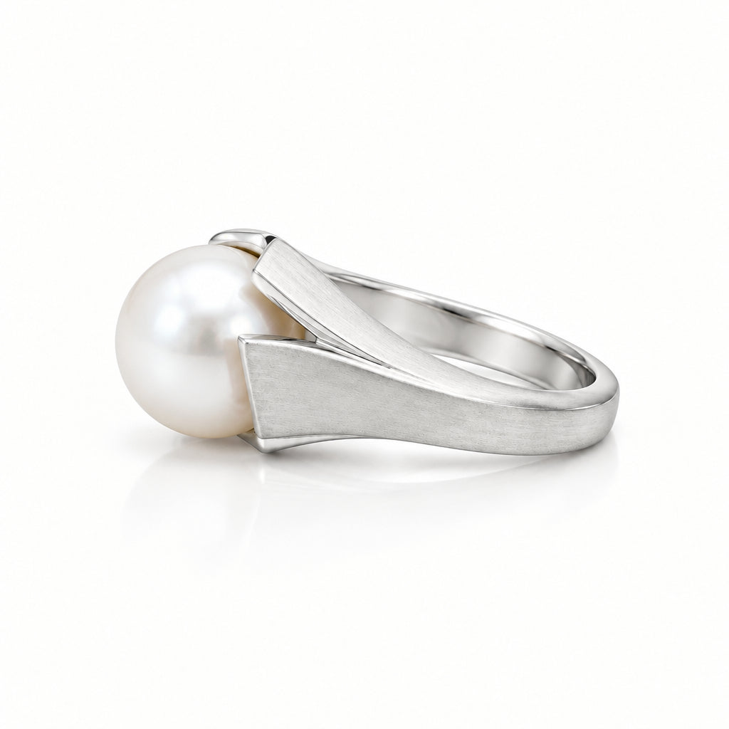 Pearl ring in sterling silver by Joryel Vera, style R6498