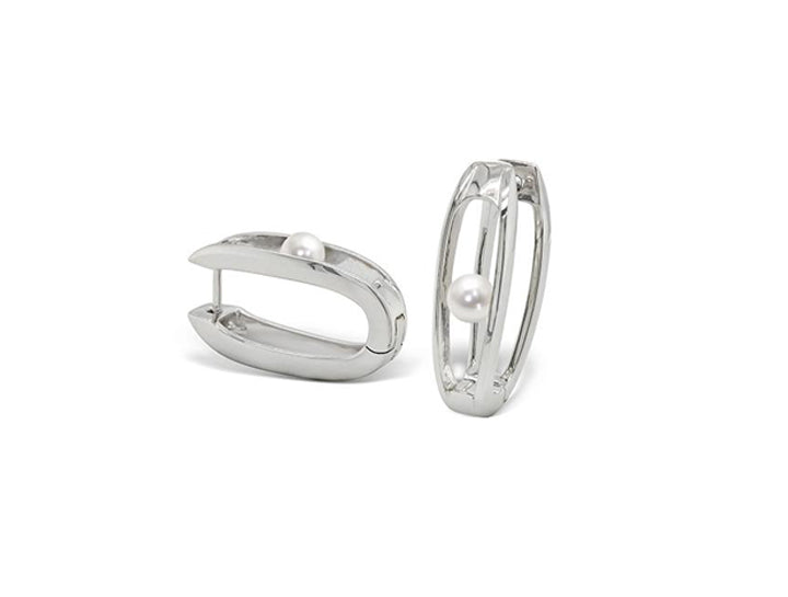 Pearl earrings in sterling silver, style E6362