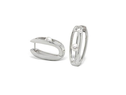 Pearl earrings in sterling silver, style E6362