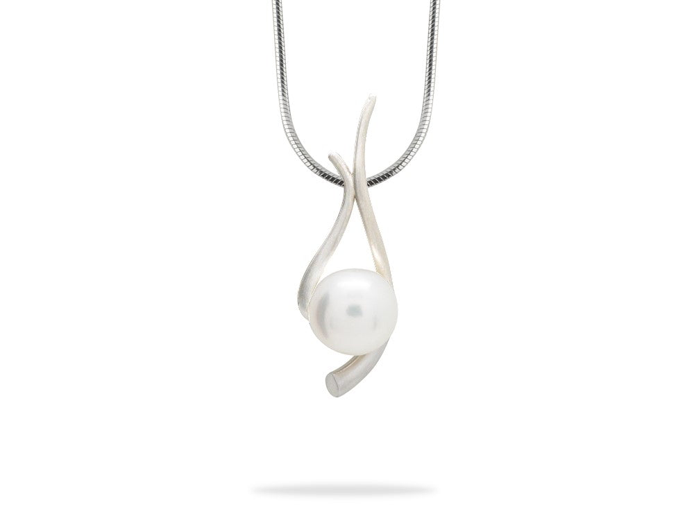 Cultured Pearl pendant in sterling silver, style P7085
