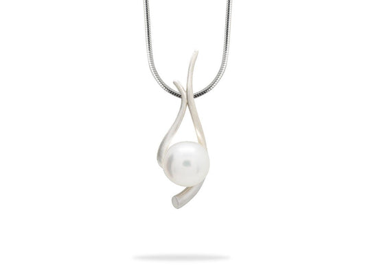 Cultured Pearl pendant in sterling silver, style P7085